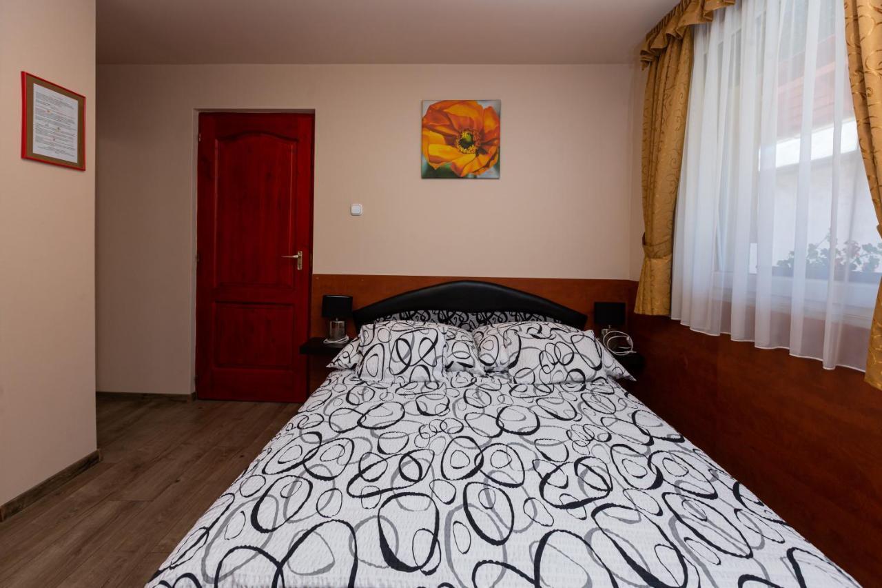 Erika Vendeghaz Hotel Eger Exterior photo