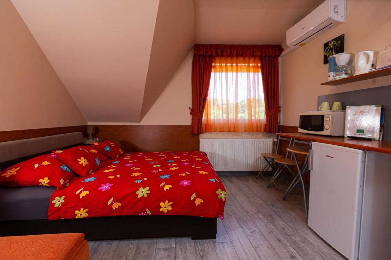 Erika Vendeghaz Hotel Eger Exterior photo