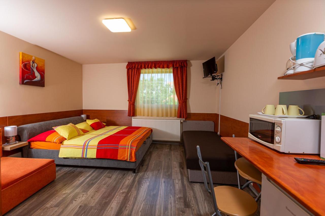 Erika Vendeghaz Hotel Eger Exterior photo