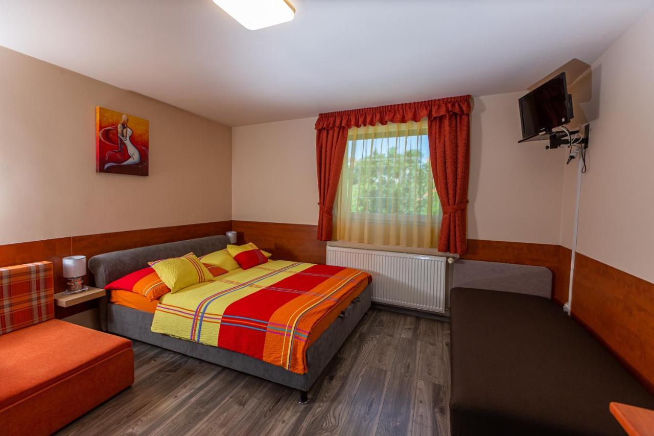 Erika Vendeghaz Hotel Eger Exterior photo
