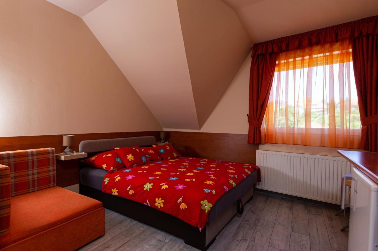 Erika Vendeghaz Hotel Eger Exterior photo