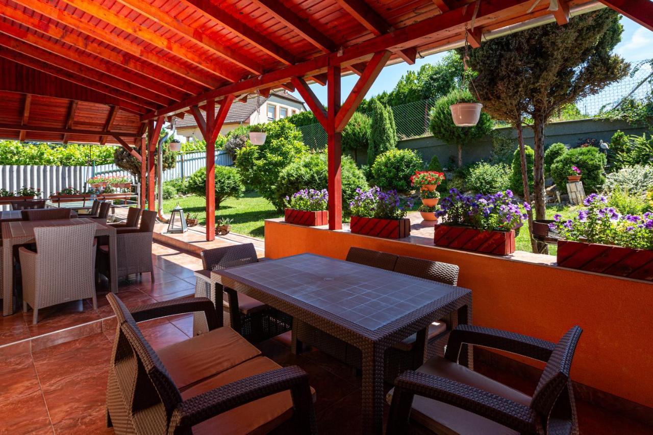 Erika Vendeghaz Hotel Eger Exterior photo