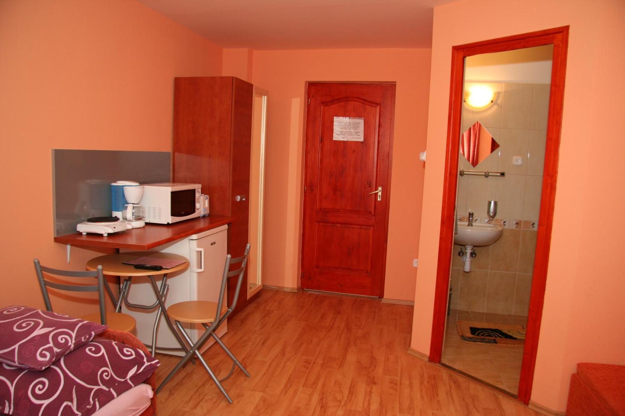 Erika Vendeghaz Hotel Eger Exterior photo